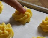 Foto langkah ke 5 dari resep Croquembouche.
