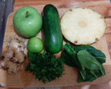 Foto del paso 1 de la receta: Jugo verde para quemar grasa