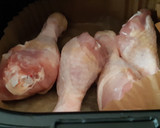 Foto del paso 1 de la receta: Muslos de pollo en airfryer con portobellos y trigueros al Pedro Ximénez