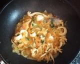 Foto del paso 3 de la receta: Salmón y sepia encebollados