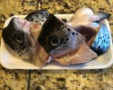 Hình bước làm 1 của món Salmon fish head chiên dòn
