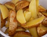 Foto langkah ke 1 dari resep Crispy Potato Wedges - Ala Cafe.