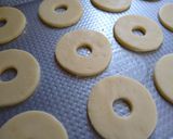 Foto del paso 5 de la receta: Rosquitas de maicena
