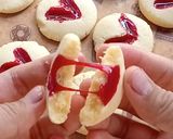 Foto langkah ke 4 dari resep Heart Cookies.
