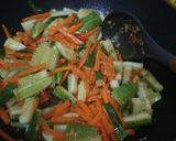 Foto langkah ke 6 dari resep Tumis Timun Wortel Ebi.