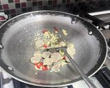 Foto langkah ke 1 dari resep Cah Kangkung Bakso Lada Hitam.