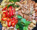 A picture of step 2 of Drunken-Style Stir-Fried Instant Noodles (Pad Kee Mao Mama).