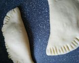 Foto del paso 4 de la receta: Empanada de atún con tomate frito en el sartén