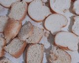 Foto del paso 1 de la receta: Mini tostadas saborizadas 🍞