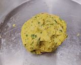 मेथी मकई मिनी थेपला धनिया पुदीने की चटनी के साथ रेसिपी चरण 2 फोटो