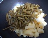 Foto del paso 3 de la receta: Chauchas, papas y cebolla a la manteca