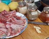 Foto del paso 1 de la receta Costillas de cerdo con patatas paja al ajillo