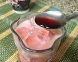 Foto langkah ke 2 dari resep Es sirup merah putih.