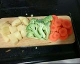 Foto langkah ke 1 dari resep Sop bakso sayur.