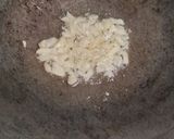 Foto langkah ke 4 dari resep Tumis Kangkung Bawah Putih.