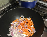 Foto del paso 2 de la receta: Fideos chinos (verduras pollo y gambitas)