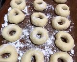 Foto langkah ke 5 dari resep Donat Kampung Topping Cokelat Meses.