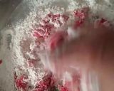 A picture of step 4 of Tiranga Rose Momos.