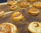 Foto del paso 5 de la receta Espirales Crujientes de masa de Pizza con Embutidos y Queso Fundente al horno