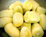 A picture of step 1 of Banana and Tapioca Pudding with Coconut Milk (Chè Chuối Chưng Nước Cốt Dừa).
