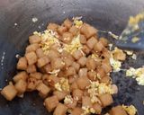 Foto langkah ke 2 dari resep Kue Lobak Goreng di tumis.