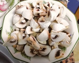 Foto del paso 1 de la receta: Salteado de setas variadas con butifarras, del perol y de Huevo