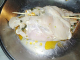 Arrollado de pollo con verduras y Ensalada Rusa
