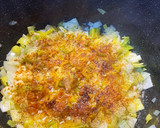 Foto del paso 1 de la receta: Potaje de garbanzos con migas de bacalao desalado