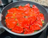 Foto del paso 2 de la receta: Piquillos al ajillo con solomillo de pollo 🧄 🌶️ 🐣