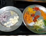 A picture of step 3 of Stir fry chilli garlic noodles.
