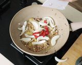 Foto langkah ke 7 dari resep Cumi Saus Tiram Devina Hermawan.