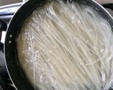 Foto del paso 1 de la receta: Fideos de arroz con salsa de atún y crema