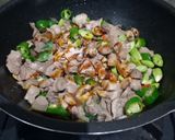 Foto langkah ke 3 dari resep Oseng Jeroan Cabe Ijo.