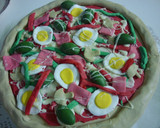 Foto del paso 5 de la receta: Torta imitación pizza para cumpleaños de adultos