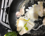 Foto del paso 6 de la receta: Sepia a la plancha con salteado de espárragos y gambas