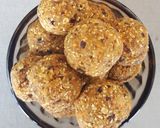 A picture of step 3 of Raw carrot cake bites.