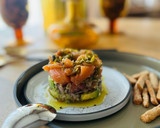 Foto del paso 3 de la receta: Timbal de salmón 🍣 🥑 🍅 🧅