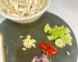Foto langkah ke 1 dari resep Tumis Timun Jamur Tiram.