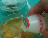 Foto langkah ke 3 dari resep Yakult Tea.