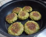 ब्रोकोली गाजर मटर टिक्की (Broccoli Gajar Matar Tikki ki recipe in hindi) रेसिपी चरण 6 फोटो