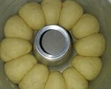Foto langkah ke 5 dari resep Roti sobek lembut.