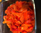 Foto del paso 2 de la receta: Bacalao plancha con timbal de legumbre con pimientos asados, tomate natural y lechuga