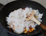 Foto langkah ke 2 dari resep Nasi Goreng Sambal Tomat.