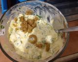 Foto del paso 2 de la receta: Dip de queso crema aceituna y huevo