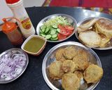 A picture of step 5 of Anday Aloo ka Burger.