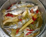 Foto langkah ke 5 dari resep Ikan Kembung Kukus✨.