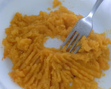 Foto del paso 1 de la receta: Bizcocho de calabaza con piñones