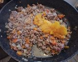 Foto del paso 2 de la receta: Zapallo kabutia relleno de carne y queso