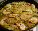 Foto del paso 6 de la receta: Patatas a la importancia en salsa verde con langostinos
