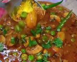 A picture of step 4 of Mashroom matar ki sabji.